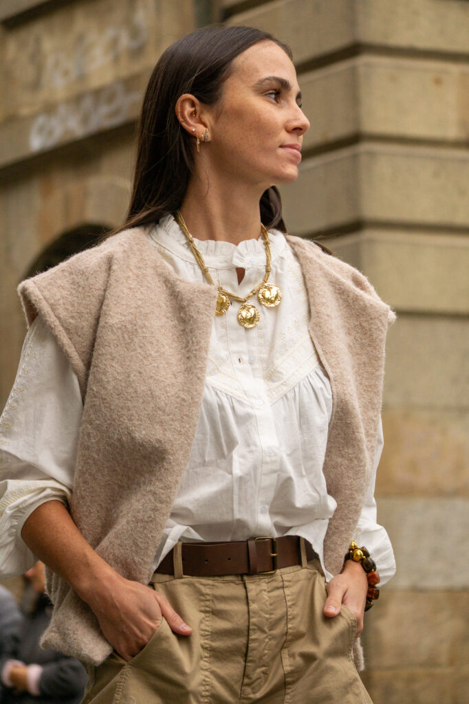 Photo d'une mannequin lors d'un défilé de mode à Rennes