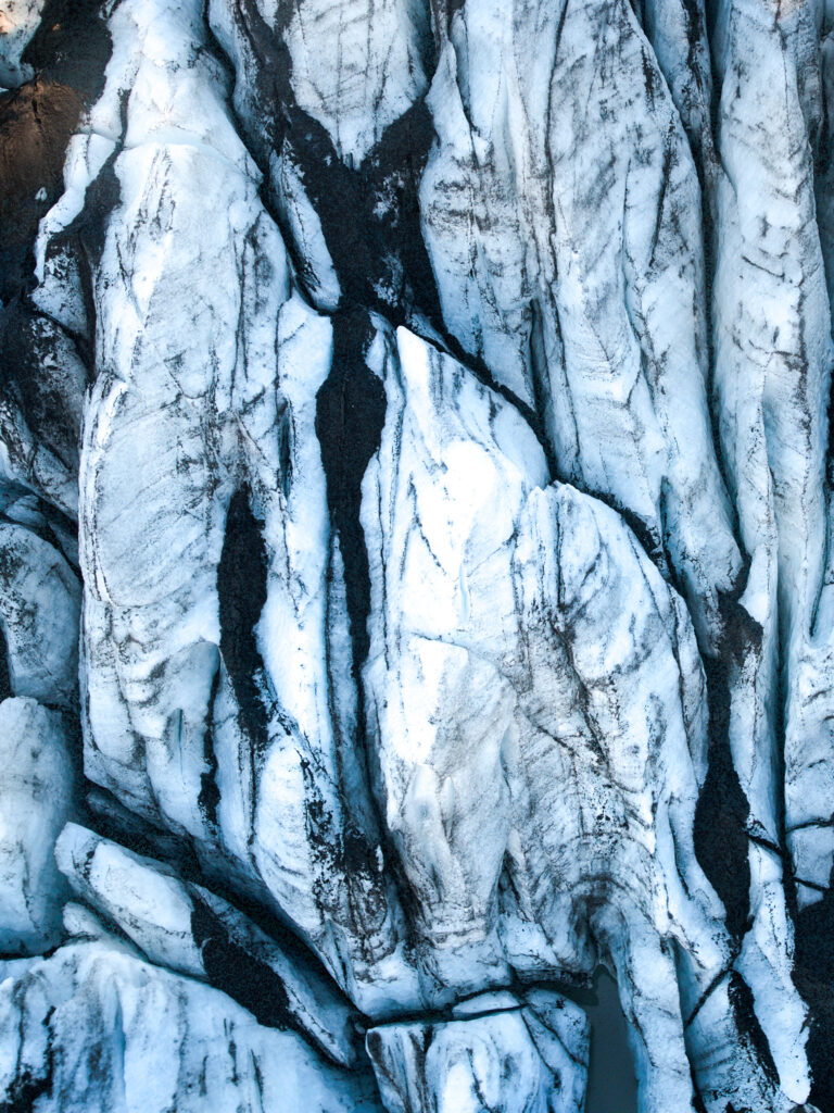 Photo aérienne en drone de la glace en Islande