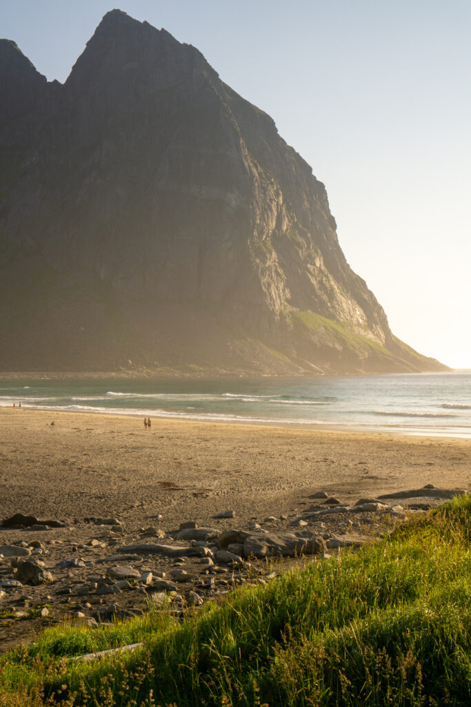 Photographie d'une montagne au couché de soleil aux iles Lofoten